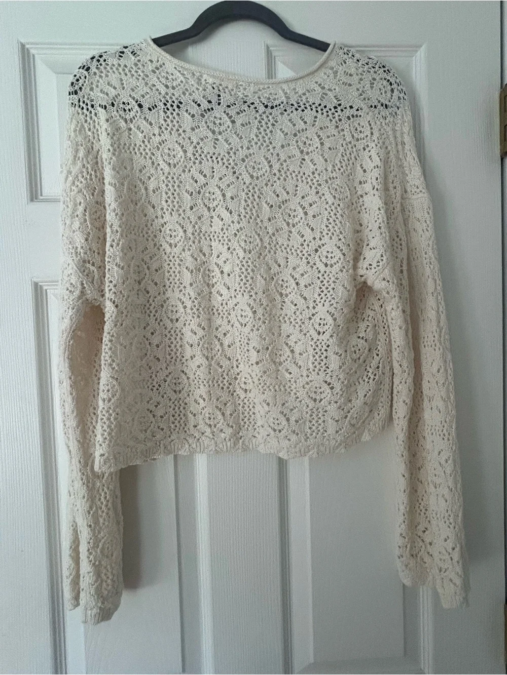 NEW Universal Thread Cream Crochet V-Neck Cropped Sweater - Picture 4 of 4